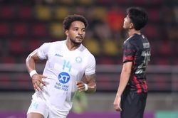 Nguyễn Xuân Son lập cú đúp sau khi được gọi lên ĐT Việt Nam, đại diện V-League vẫn không thể thắng nhà vô địch của Thái Lan