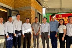 Huyện Con Cuông bàn giao nhà cho hộ nghèo bằng công nghệ gạch không nung