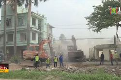 Giải phóng mặt bằng thi công trục Tây Thăng Long