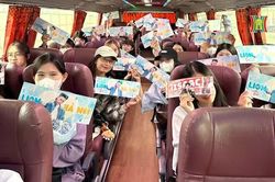 FC Anh trai chi mạnh tay đón chào thần tượng