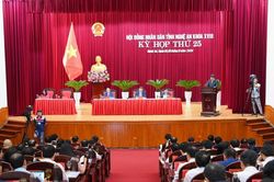 Kỳ họp thứ 25, HĐND tỉnh Nghệ An khóa XVIII tiến hành thảo luận tại hội trường