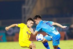Chuyện V-League 2024/2025 và sóng ở đáy bảng