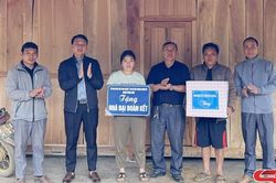 Trao Nhà đại đoàn kết tại xã Long Hẹ