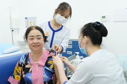 Miền Bắc trở lạnh, cảnh giác cúm mùa và biến chứng do cúm ở người cao tuổi