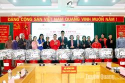 Tổ chức di cư Quốc tế - IOM Việt Nam cấp phát 1.000 thùng hàng gia đình cho người dân Tuyên Quang