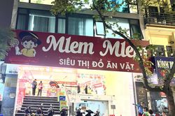 Siêu thị 'Mlem Mlem' bán đồ ăn vặt hàng Trung Quốc, vì sao không có nhãn phụ tiếng Việt?