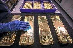 Giá vàng hôm nay 7/12/2024: Giá vàng gặp 'gió ngược', trong nước muốn mua cũng khó, Bitcoin là đối thủ đáng gờm của kim loại quý?