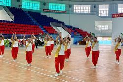 Huyện Tri Tôn tổ chức hội thi thể dục dưỡng sinh