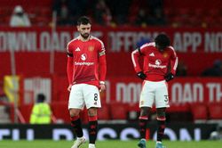 Hàng thủ thảm họa khiến MU gục ngã tại Old Trafford