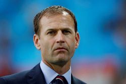 Ai thay Dan Ashworth tại Manchester United?