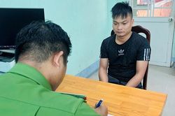 Tạm giữ đối tượng đập phá ôtô, gây rối trật tự giữa đường