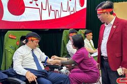 Ngày hội hiến máu 'Quỳnh Nhai – Ngàn trái tim hồng'
