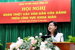 Hội nghị quán triệt các văn bản của Đảng trên lĩnh vực Khoa giáo