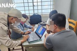 Truy xét nhóm đối tượng giả danh cảnh sát hình sự bắt giữ người trái pháp luật và cướp tài sản