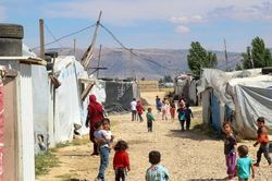 Các nước châu Âu đình chỉ việc xem xét tị nạn cho người Syria