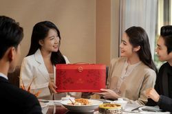 Sheraton Saigon Grand Opea Hotel ra mắt bộ sưu tập quà Tết