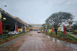 Điều tra nhóm người lao vào trường hành hung nữ sinh lớp 7