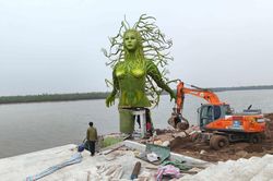 Tượng 'độc lạ' bất ngờ xuất hiện ở Đồ Sơn