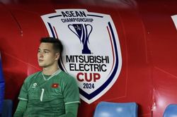 Bức ảnh Filip Nguyễn ngồi dự bị ở AFF Cup gây 'bão mạng', CĐV gửi thông điệp cho thủ môn Việt kiều