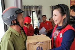 Trao tặng 500 bếp đun tiết kiệm nhiên liệu cho hộ nghèo tại thị xã Thái Hòa