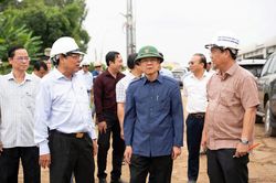 Bí thư Tỉnh ủy An Giang Lê Hồng Quang kiểm tra tiến độ thi công cao tốc Châu Đốc - Cần Thơ - Sóc Trăng, đoạn qua địa phận tỉnh An Giang