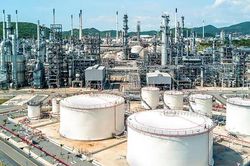 Giá xăng dầu hôm nay 11/12: Kỳ vọng từ chính sách tiền tệ của Trung Quốc hỗ trợ giá