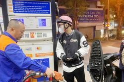 Giá xăng có thể giảm trong ngày mai, RON95 sát mốc 20.000đ/lít