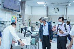 Giám đốc Bệnh viện Bạch Mai: 'Khi mới nhận nhiệm vụ, có người tới gặp đòi nợ'
