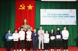 Công ty TNHH Lọc hóa dầu Nghi Sơn trao 196 suất học bổng cho học sinh, sinh viên có hoàn cảnh khó khăn