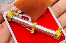 Chợ bùa yêu nhộn nhịp cuối năm