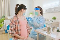 Tiêm vaccine cúm có ảnh hưởng đến thai nhi?