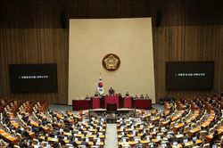 Quốc hội Hàn Quốc nhất trí luận tội Tổng thống Yoon Suk-yeol
