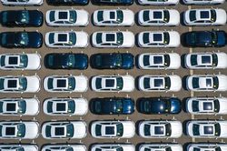 Ngành công nghiệp ô tô thế giới đối mặt với năm 2025 nhiều thách thức