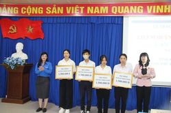 Trao học bổng liệt sĩ Huỳnh Thiện Nghệ lần thứ 17