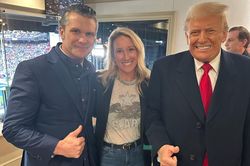 Bức ảnh mới của ông Trump gây chú ý