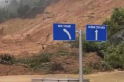 Cận cảnh sạt lở ở đường nối Nha Trang - Đà Lạt
