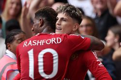 Garnacho, Rashford bị gạch tên ở derby Manchester