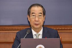 Quyền Tổng thống Hàn Quốc điện đàm với Tổng thống Mỹ