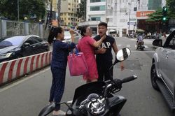 Truy tìm tài xế ô tô đấm người tới tấp ở trung tâm TPHCM