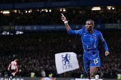 Ngôi sao hay nhất 'im lặng', Chelsea thắng nhọc trong thế thiếu người, tiếp tục áp sát Liverpool trong cuộc đua vô địch