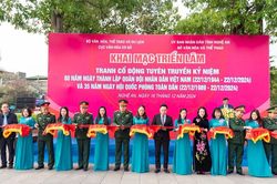 Khai mạc triển lãm tranh cổ động tuyên truyền kỷ niệm 80 năm Ngày thành lập quân đội nhân dân Việt Nam