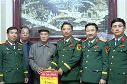 Bộ Tư lệnh Quân khu 4 tặng quà đối tượng chính sách trên địa bàn tỉnh Nghệ An