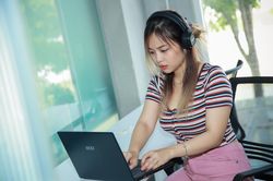 Lương IT vẫn cao nhất năm nay, tới 52 triệu đồng/tháng