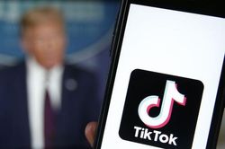 Sắp bị cấm, sếp TikTok tìm đến ông Trump