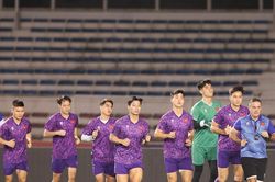 Tuyển Việt Nam tập buổi đầu tiên trên sân vận động Rizal Memorial tại Philippines