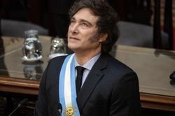 Từng in tiền để chi tiêu, Argentina vừa thoát suy thoái nhờ cải cách khắc nghiệt