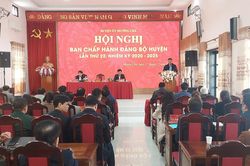 Ban Chấp hành Đảng bộ huyện Mường Chà thảo luận mục tiêu, nhiệm vụ năm 2025