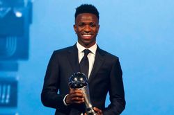 Vinicius giành giải FIFA The Best, tung lời lẽ đanh thép đáp lại việc trượt Quả bóng Vàng