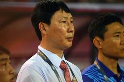 HLV Kim Sang Sik khẳng định Việt Nam rộng cửa vào bán kết, Ngọc Tân thừa nhận xước tay chân