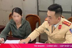 Đi xe máy ngược chiều trên quốc lộ, một phụ nữ bị xử phạt